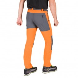 Pantalon zayo dn trangoworld trasera